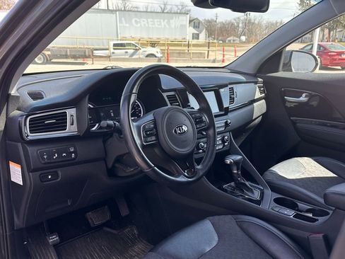 Used 2018 Kia Niro EX image 10