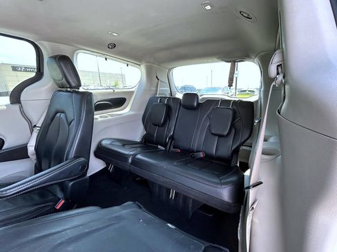 Used 2022 Chrysler Pacifica Touring-L FWD image 20