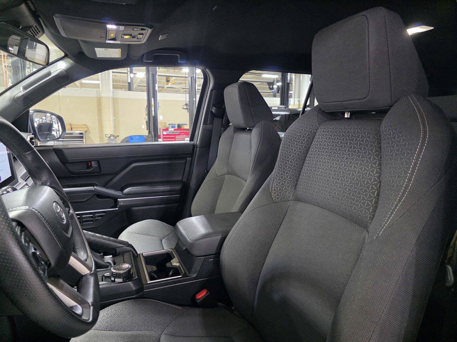 Used 2025 Toyota 4Runner SR5 AWD/4WD image 23