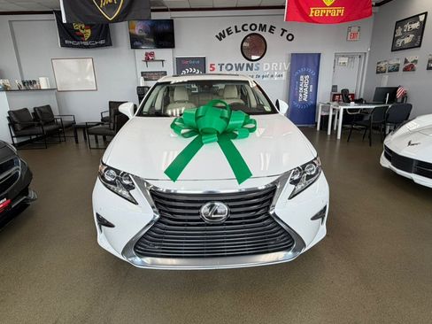 Used 2017 Lexus ES 350 w/ Luxury Package FWD image 4