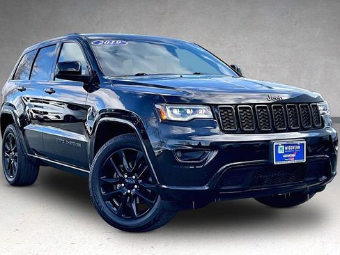 Used 2019 Jeep Grand Cherokee Altitude image 3