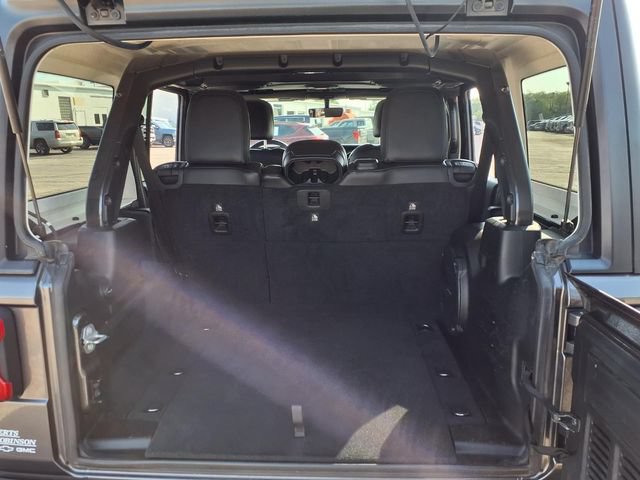 Used 2018 Jeep Wrangler Unlimited Sahara AWD/4WD image 46