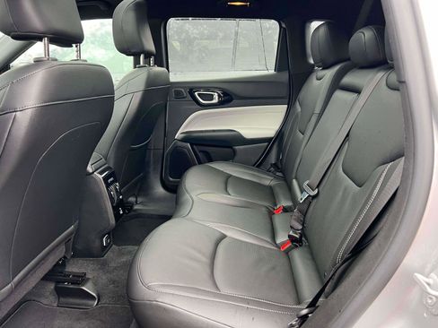 Used 2025 Jeep Compass Limited w/ Elite Group AWD/4WD image 15