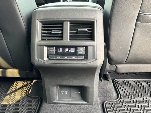 Used 2023 Volkswagen Atlas SE AWD/4WD image 47