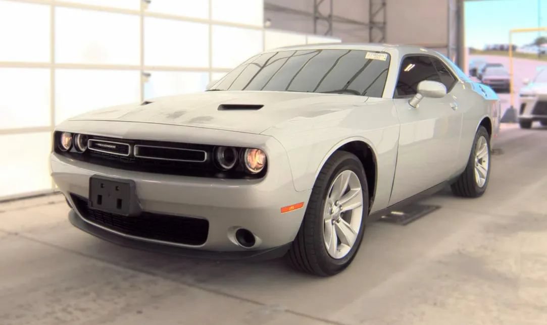 Used 2023 Dodge Challenger SXT RWD image 3