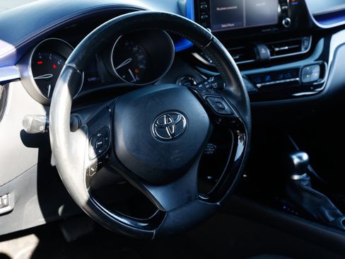 Used 2020 Toyota C-HR XLE image 27