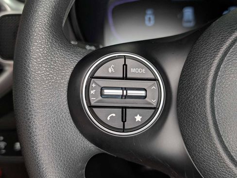 Used 2025 Kia Soul LX FWD image 32