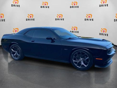 Used 2019 Dodge Challenger R/T RWD image 6