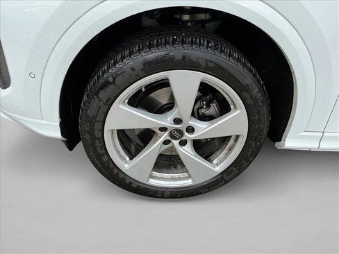 Used 2025 Audi Q5 Premium Plus w/ Premium Plus image 9