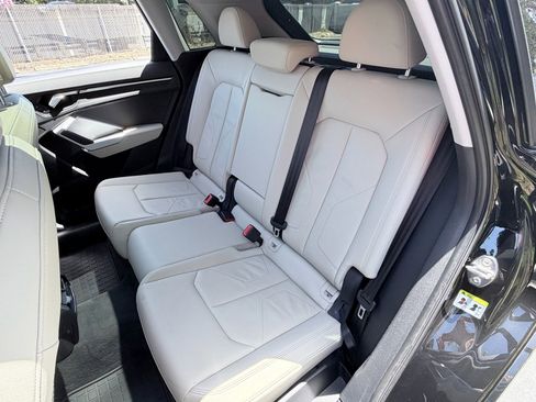 Used 2019 Audi Q3 2.0T Premium Plus w/ Premium Plus Package AWD/4WD image 9