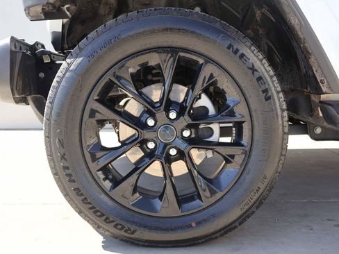 Used 2025 Jeep Wrangler Unlimited Sahara AWD/4WD image 6