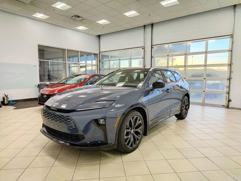 New 2025 Toyota Crown Signia image 6