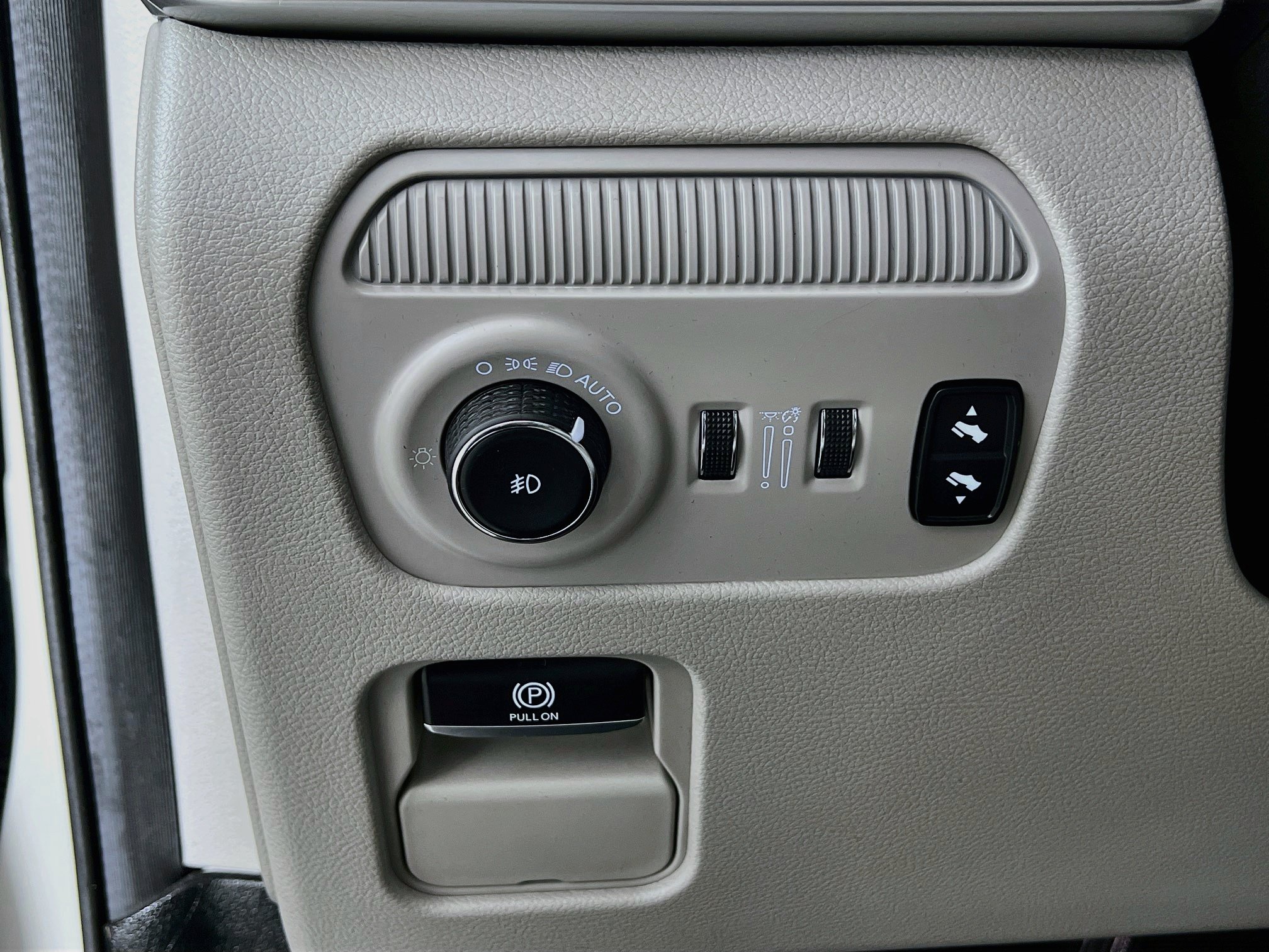 Used 2022 Jeep Wagoneer Series III w/ Rear Seat Video Group 1 AWD/4WD image 10
