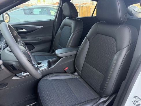 Used 2025 Buick Envista Preferred image 35
