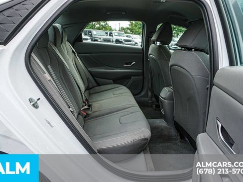 Used 2024 Hyundai Elantra SEL FWD image 21