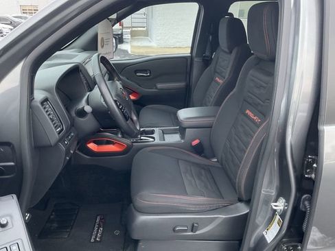 Used 2024 Nissan Frontier PRO-4X image 10