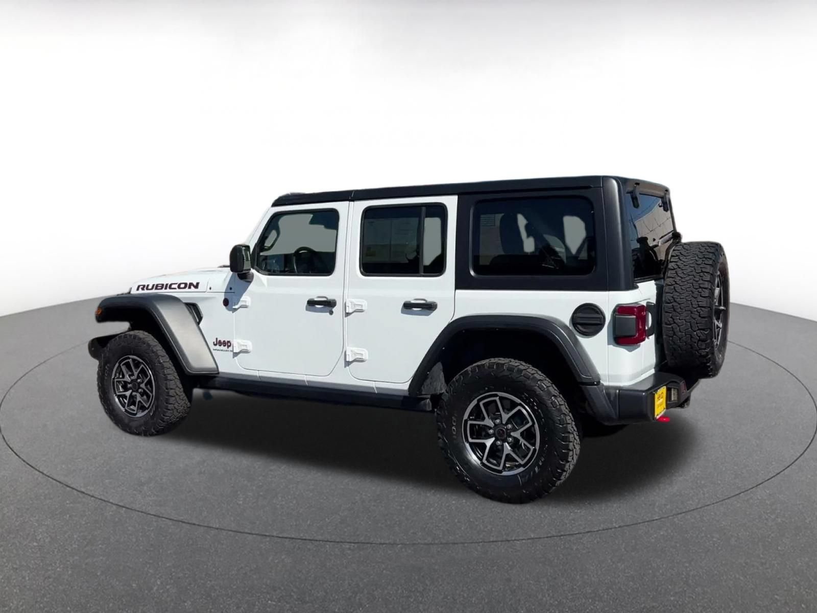 Used 2025 Jeep Wrangler Unlimited Rubicon AWD/4WD image 9