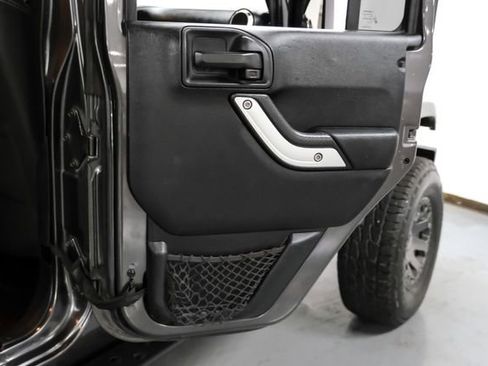 Used 2017 Jeep Wrangler Unlimited Sahara w/ Connectivity Group image 37