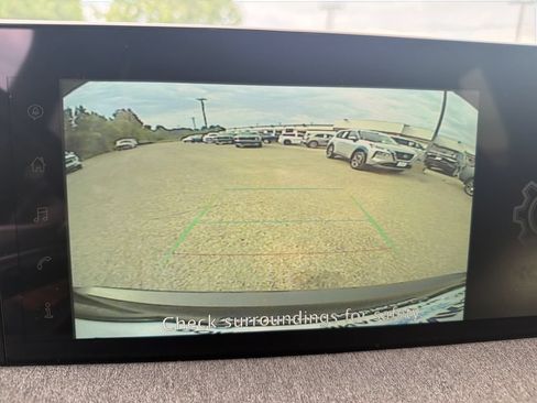 Used 2025 Nissan Kicks SV AWD/4WD image 23