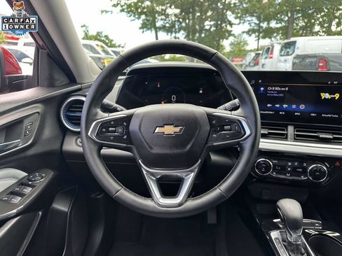 Used 2024 Chevrolet Trax LT w/ Driver Confidence Package FWD image 13