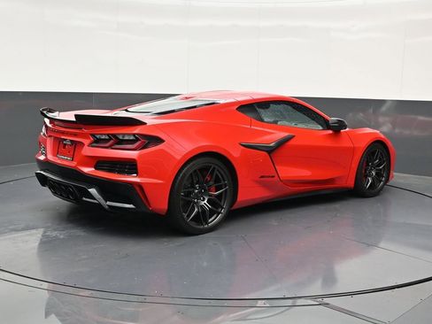 Used 2024 Chevrolet Corvette Z06 w/ Stealth Interior Trim Package RWD image 5