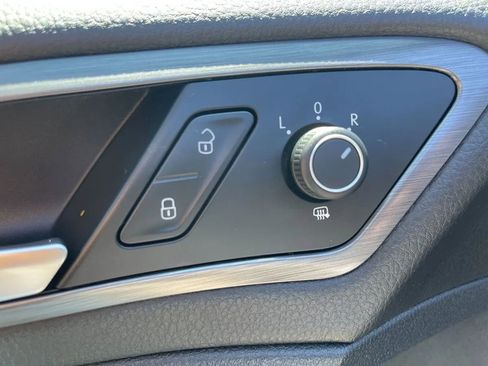 Used 2019 Volkswagen e-Golf SEL Premium image 19