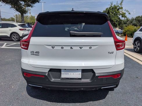 Used 2020 Volvo XC40 T4 R-Design FWD image 5
