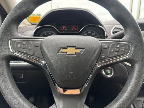 Used 2018 Chevrolet Cruze LT w/ Convenience Package FWD image 19
