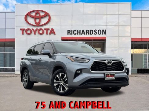 Used 2023 Toyota Highlander XLE FWD image 1