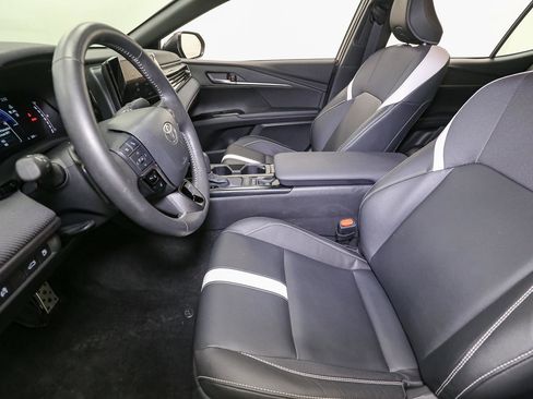 Used 2025 Toyota Camry SE w/ Convenience Package image 44