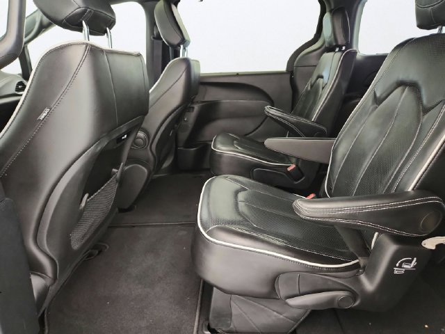 Used 2025 Chrysler Pacifica Limited FWD image 26