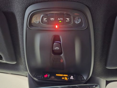 Used 2022 Volvo XC40 T5 R-Design w/ Advanced Package image 38