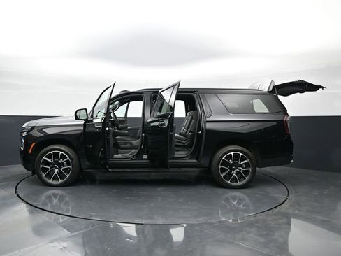 Used 2025 Chevrolet Suburban RST w/ Comfort Package AWD/4WD image 48