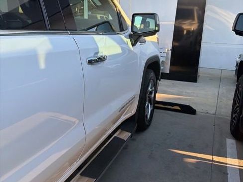 Used 2023 GMC Sierra 1500 SLT w/ SLT Premium Package image 8