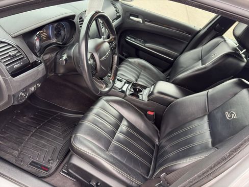 Used 2018 Chrysler 300 S w/ 300S Premium Group image 13