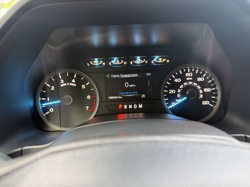 Used 2019 Ford F150 XLT w/ Equipment Group 302A Luxury AWD/4WD image 11
