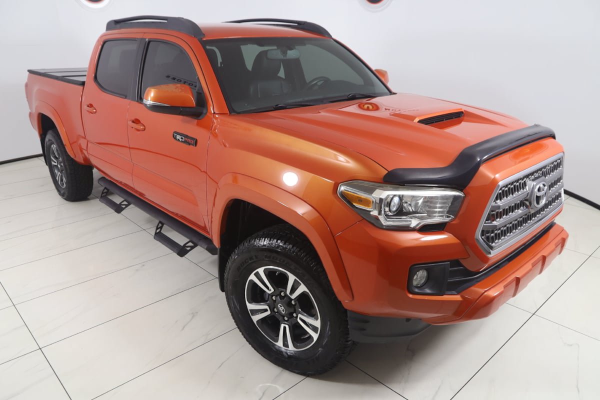 Used 2016 Toyota Tacoma TRD Sport w/ Towing Package AWD/4WD image 14