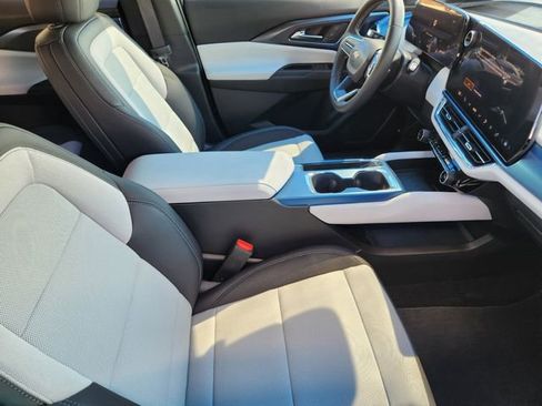 New 2025 Chevrolet Equinox EV LT image 10