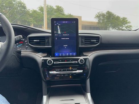 Used 2023 Ford Explorer Limited w/ Limited Technology Package RWD image 12