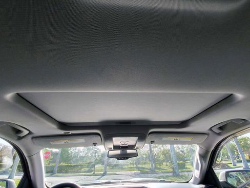 Used 2014 GMC Sierra 1500 SLT w/ SLT Preferred Package image 9