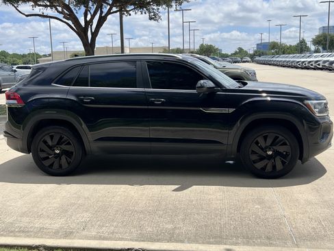 Certified 2026 Volkswagen Atlas Cross Sport SE w/ Panoramic Sunroof Package AWD/4WD image 10