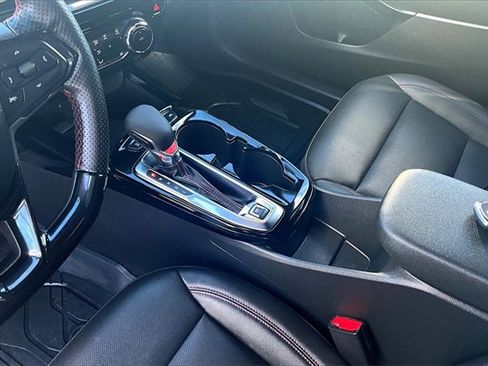 Used 2024 Chevrolet Trax RS w/ Sunroof Package image 13