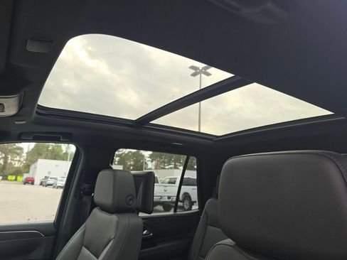 Used 2021 Chevrolet Tahoe Z71 w/ Luxury Package image 27