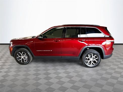 Used 2025 Jeep Grand Cherokee Limited RWD image 4