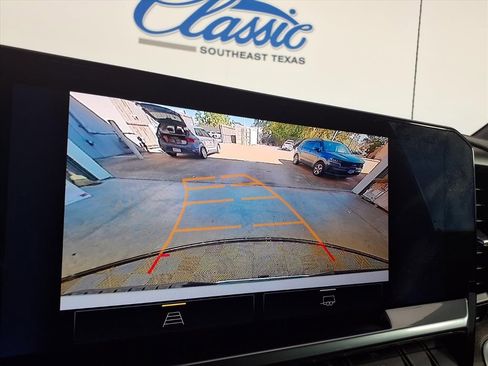 Used 2023 Chevrolet Silverado 1500 LT image 13