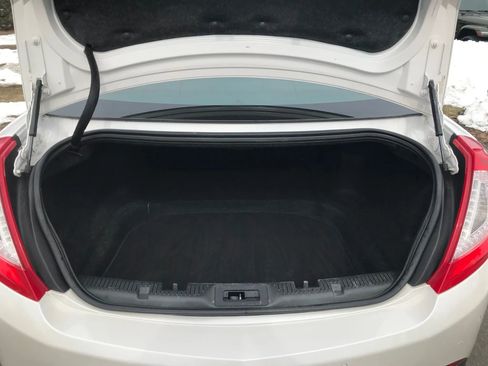 Used 2014 Lincoln MKS Sedan 4D w/ Equipment Group 101A image 40