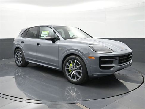 New 2025 Porsche Cayenne S image 31