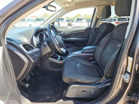 Used 2020 Dodge Journey SE w/ SE Popular Equipment Group FWD image 9