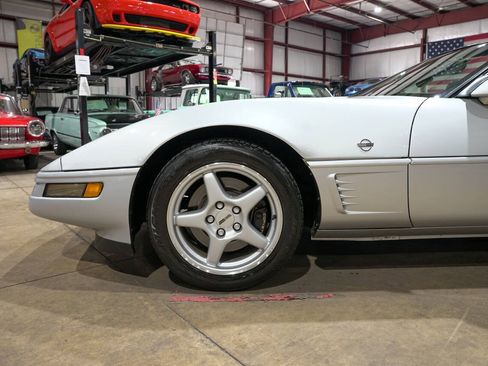 Used 1996 Chevrolet Corvette Convertible RWD image 3