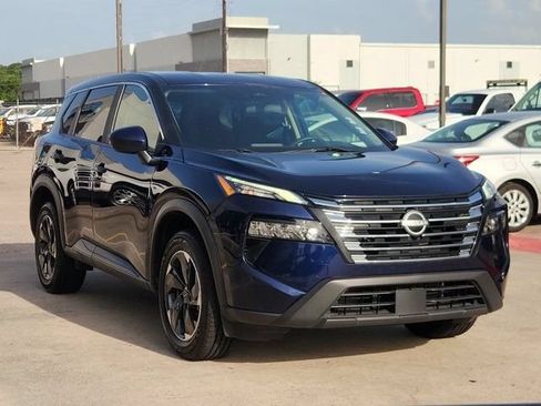 Used 2024 Nissan Rogue SV AWD/4WD image 3